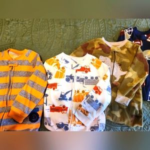 Carters 2T footie pj's like new